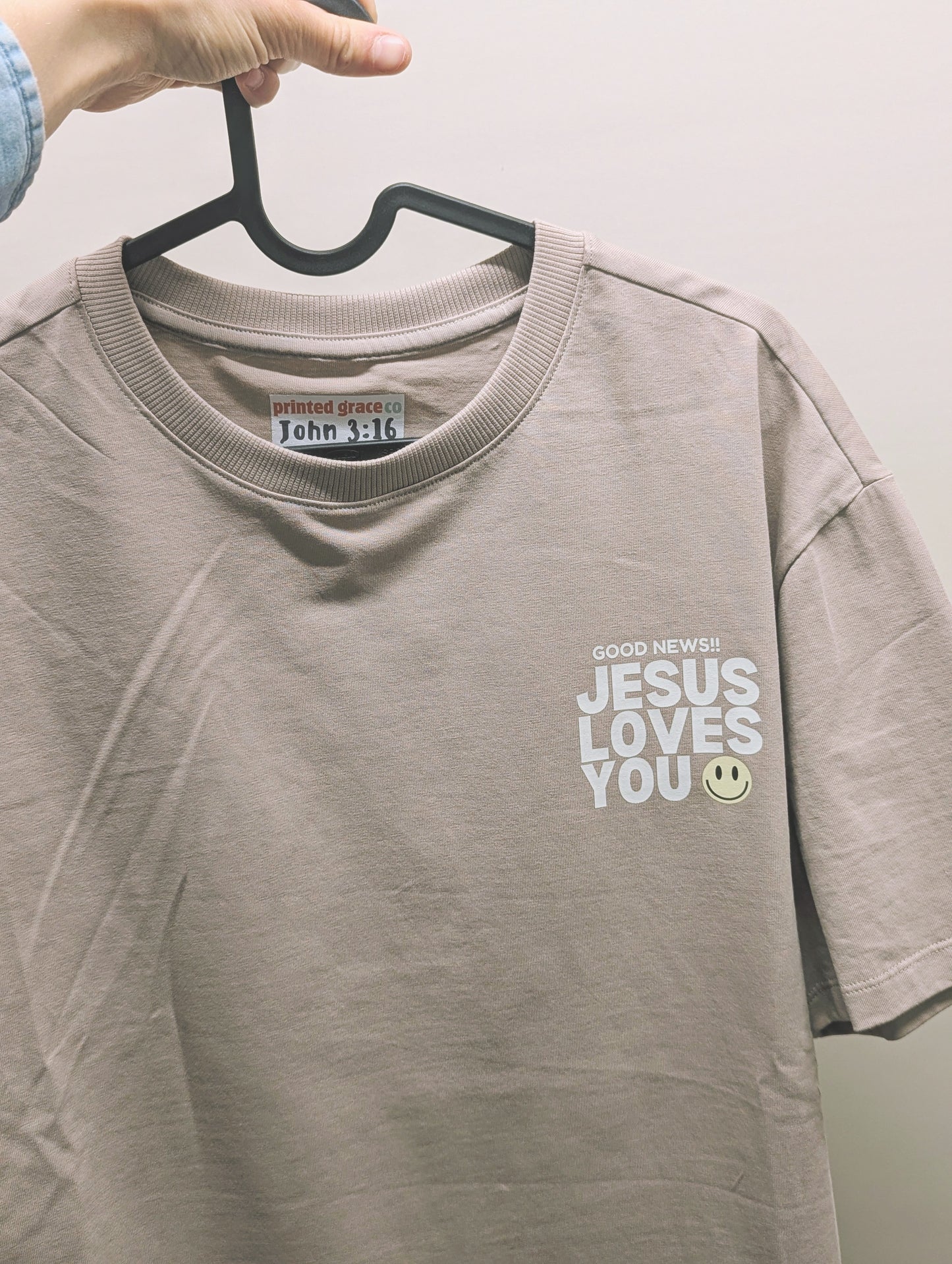 Jesus loves you | John 3:16 | Women's T-shirt 🌍