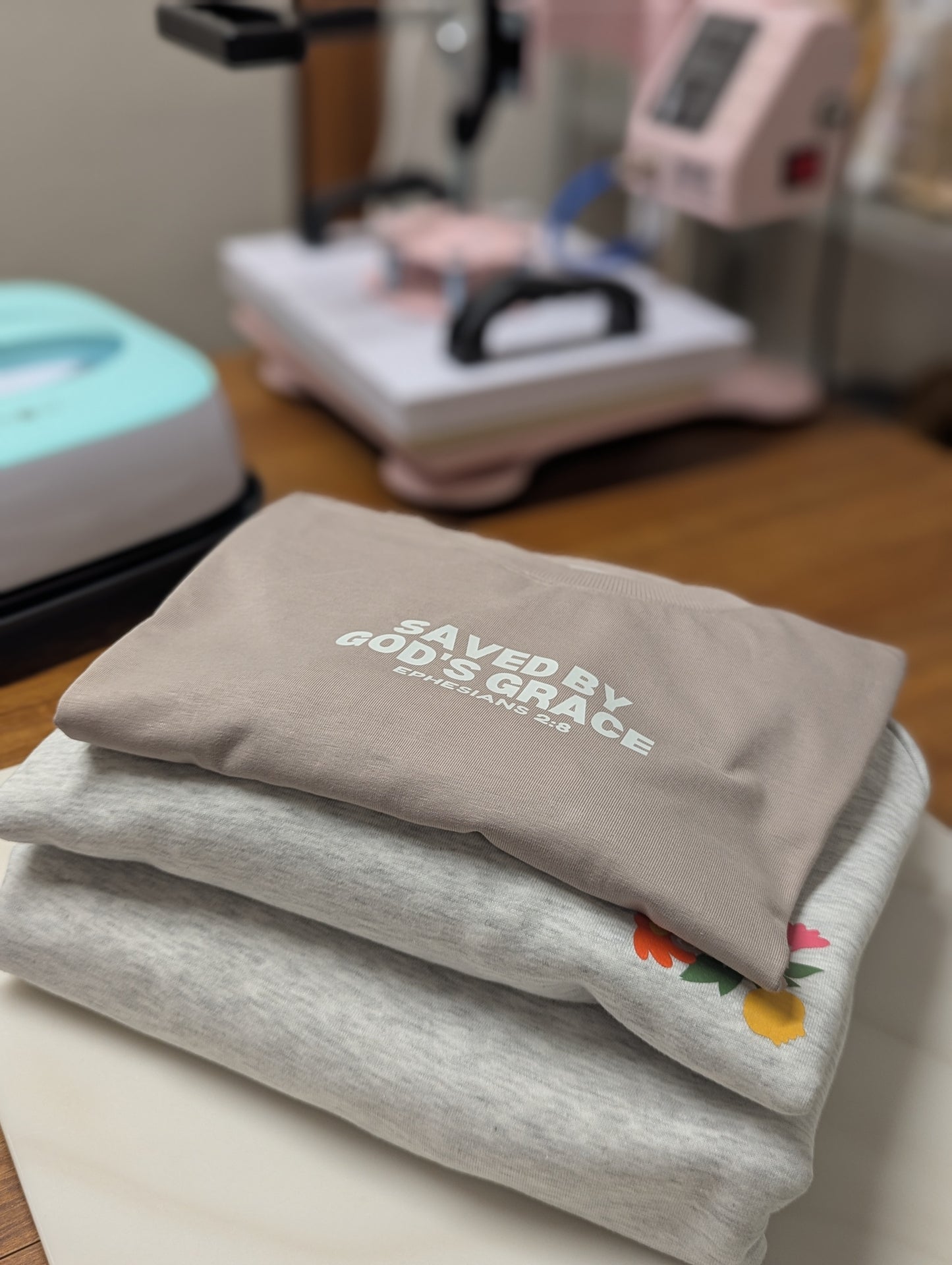 Saved by God's grace | Women's T-shirt