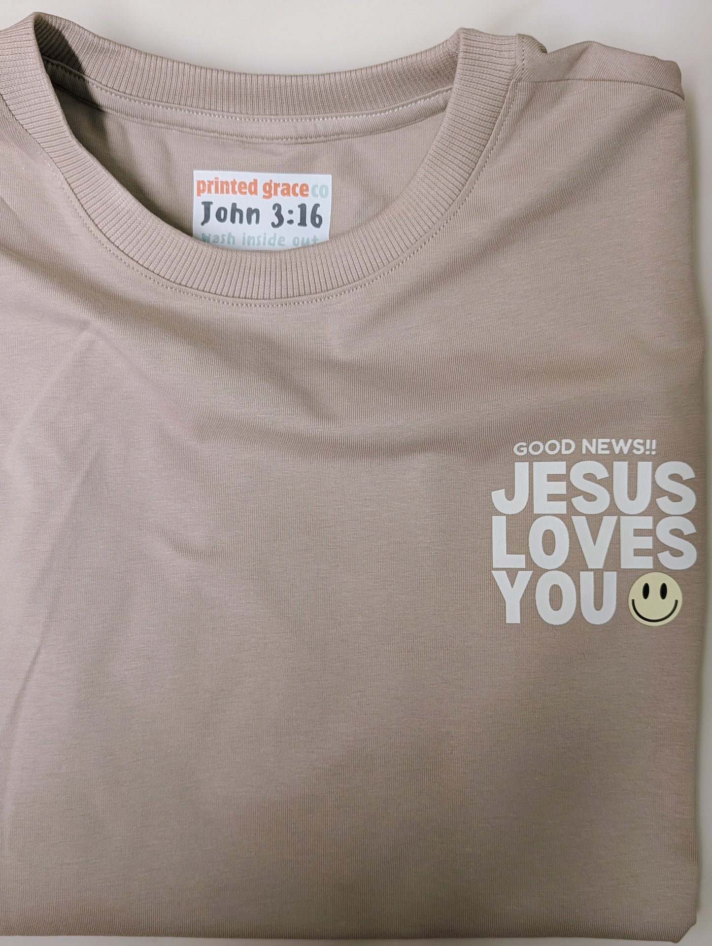 Jesus loves you | John 3:16 | Women's T-shirt 🌍